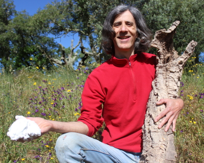 portrait of Jorge with a cork oak trunk and lime paste in each hand