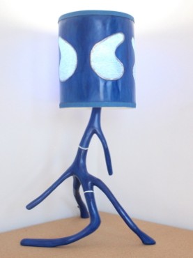 lampe alien bleu phtalo avec abat jour cylindre tissu coloré de bleu
