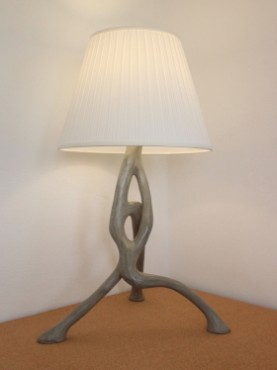 candeeiro Omega ocre sombra da oliveira com abajur branco