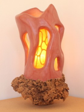 Lampe Organique socle liège ocre rouge de Malaga
