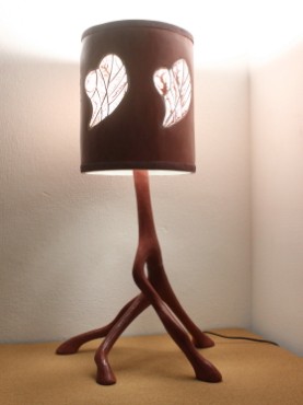 lampe éclairée pieuvre ocre rouge de malaga avec abat jour cylindre et vitraux