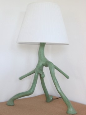 lampe tripode vert avec abat jour blanc