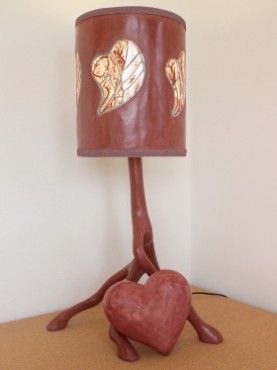lampe pieuvre ocre rouge de malaga avec abat jour cylindre et coeur rouge en tadelakt