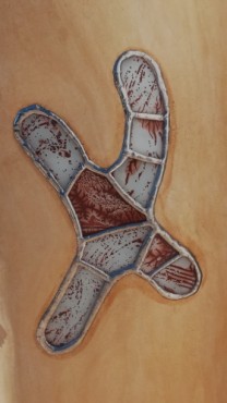 Zoom Lamp Giraffe cork trunk covered light ocher stucco with stained glass and olive tree wood legs