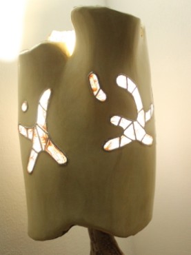 Zoom5 Lamp Giraffe cork trunk covered light ocher lime stucco with stained glass and olive tree wood legs