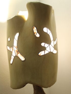 Zoom5 Lamp Giraffe cork trunk covered light ocher lime stucco with stained glass and olive tree wood legs