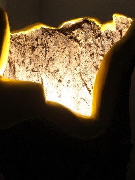 Zoom5 candeeiro Viking ocre vermelho de Malaga pigmento amarelo pés em madeira de oliveira tronco de sobreiro cortiça