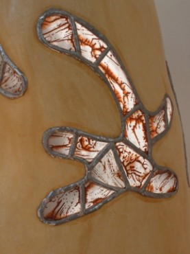 Zoom3 Lamp Giraffe cork trunk covered light ocher stucco with stained glass and olive tree wood legs