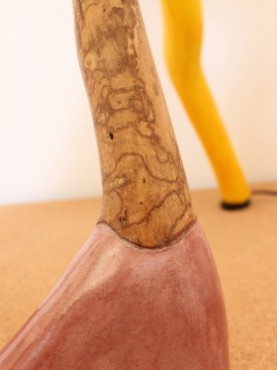 Zoom lampe Viking ocre rouge de Malaga Jaune bataille pieds en bois d'olivier tronc de chêne liège