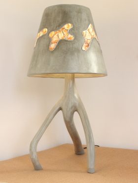 candeeiro gri gri com abajur em estuque de cal e vitrais
