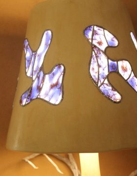 zoom abat jour lampe dromadaire abat jour conique tadelakt vitraux ocre claire