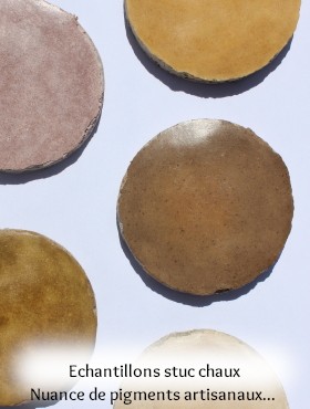 échantillons stuc à la chaux coloré avec pigment laque végétal organique artisanal fait maison